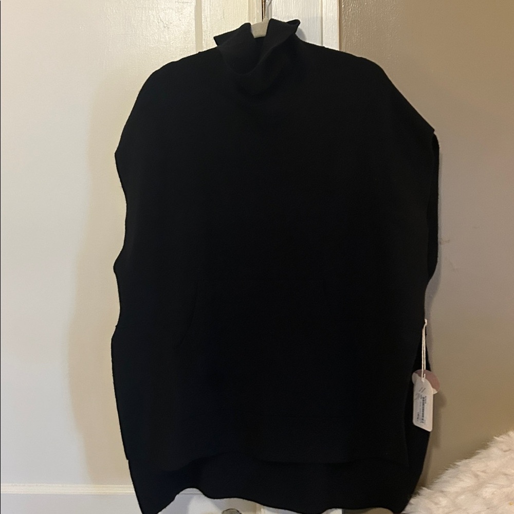 NWT Kerisma Women’s Kanga Poncho  in Black Angora Blend Size M/L